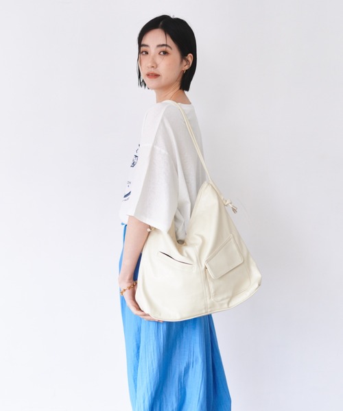 FMiBL(ファミル)の「ソフトフェイクレザーアウトポケットBAG(ショルダーバッグ・レディース・ブラック/シルバー/ホワイト・FREE)」の5枚目の写真