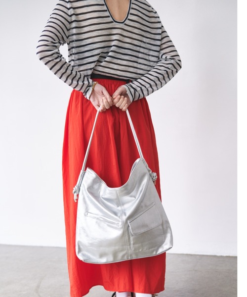 FMiBL(ファミル)の「ソフトフェイクレザーアウトポケットBAG(ショルダーバッグ・レディース・ブラック/シルバー/ホワイト・FREE)」の11枚目の写真