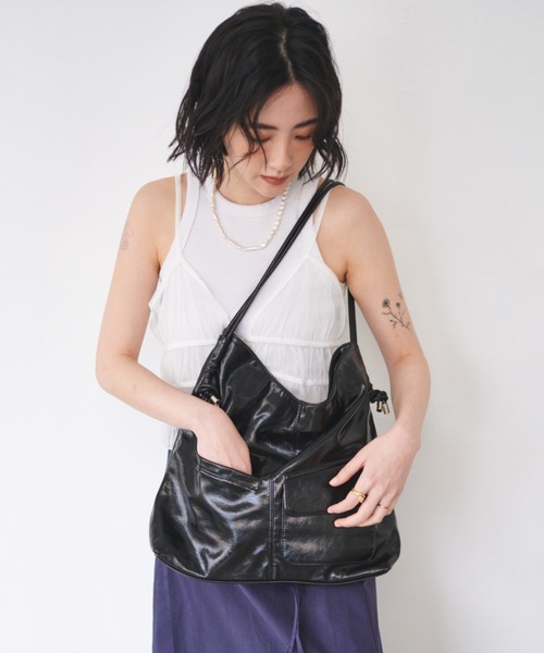 FMiBL(ファミル)の「ソフトフェイクレザーアウトポケットBAG(ショルダーバッグ・レディース・ブラック/シルバー/ホワイト・FREE)」の7枚目の写真