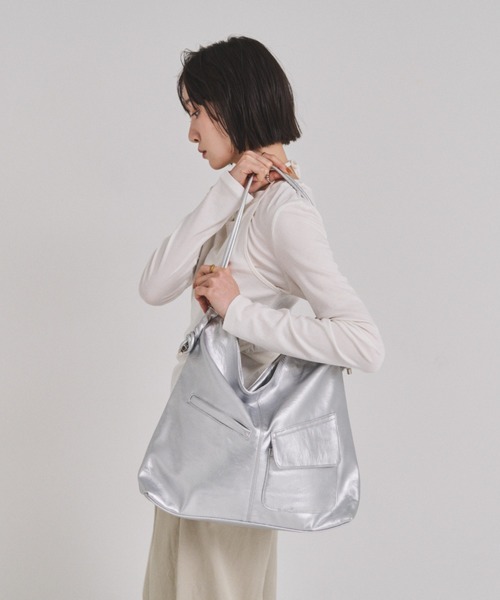 FMiBL(ファミル)の「ソフトフェイクレザーアウトポケットBAG(ショルダーバッグ・レディース・ブラック/シルバー/ホワイト・FREE)」の18枚目の写真