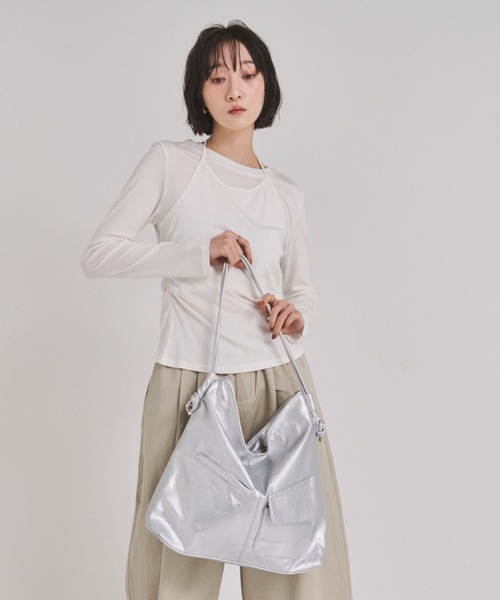 FMiBL(ファミル)の「ソフトフェイクレザーアウトポケットBAG(ショルダーバッグ・レディース・ブラック/シルバー/ホワイト・FREE)」の4枚目の写真