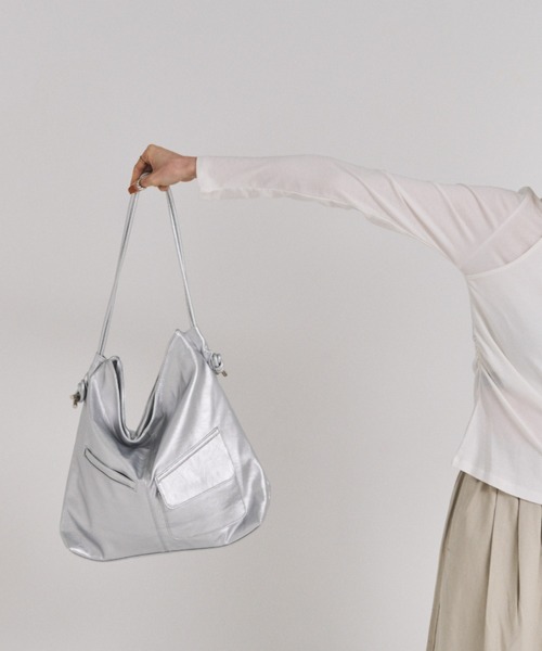 FMiBL(ファミル)の「ソフトフェイクレザーアウトポケットBAG(ショルダーバッグ・レディース・ブラック/シルバー/ホワイト・FREE)」の16枚目の写真
