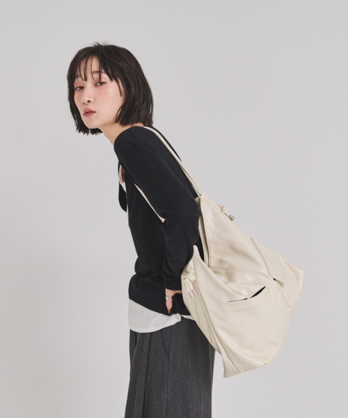 FMiBL(ファミル)の「ソフトフェイクレザーアウトポケットBAG(ショルダーバッグ・レディース・ブラック/シルバー/ホワイト・FREE)」の13枚目の写真