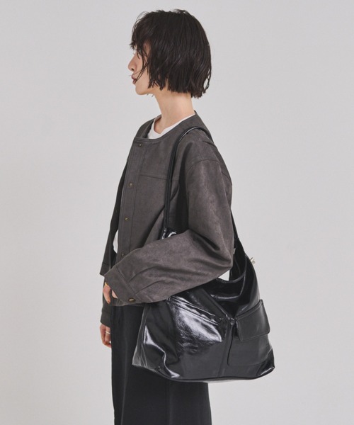 FMiBL(ファミル)の「ソフトフェイクレザーアウトポケットBAG(ショルダーバッグ・レディース・ブラック/シルバー/ホワイト・FREE)」の8枚目の写真