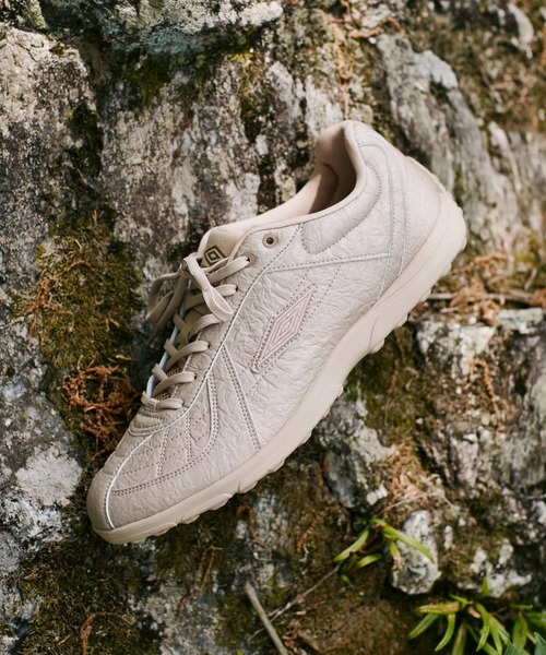 WHITE MOUNTAINEERING(ホワイトマウンテニアリング)の「【White Mountaineering/ホワイトマウンテニアリング】WM×UMBRO MOTOR A1(スニーカー・メンズ・ブラック/ベージュ・26cm/27cm/28cm)」の2枚目の写真