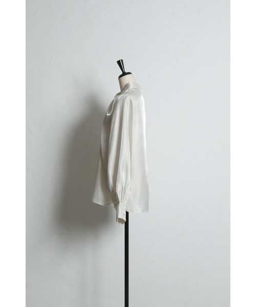 ARVELLIA(アルベリア)の「DRAPED TWIST BLOUSE(シャツ/ブラウス・レディース・ブラック/アイボリー・M)」の5枚目の写真