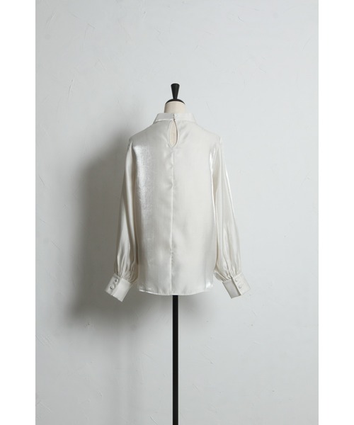 ARVELLIA(アルベリア)の「DRAPED TWIST BLOUSE(シャツ/ブラウス・レディース・ブラック/アイボリー・M)」の6枚目の写真
