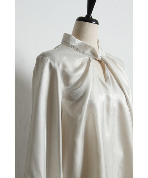 ARVELLIA(アルベリア)の「DRAPED TWIST BLOUSE(シャツ/ブラウス・レディース・ブラック/アイボリー・M)」の9枚目の写真