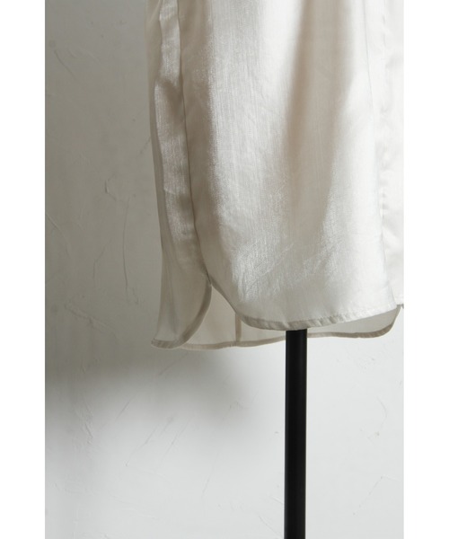 ARVELLIA(アルベリア)の「DRAPED TWIST BLOUSE(シャツ/ブラウス・レディース・ブラック/アイボリー・M)」の11枚目の写真