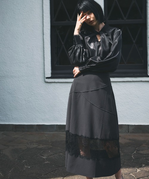 ARVELLIA(アルベリア)の「DRAPED TWIST BLOUSE(シャツ/ブラウス・レディース・ブラック/アイボリー・M)」の17枚目の写真
