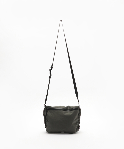 SEALSON(シールソン)の「SEALSON / シールソン H1 2WAY CROSSBODY BAG AGATE GREY(ショルダーバッグ・メンズ・チャコールグレー・FREE)」の2枚目の写真