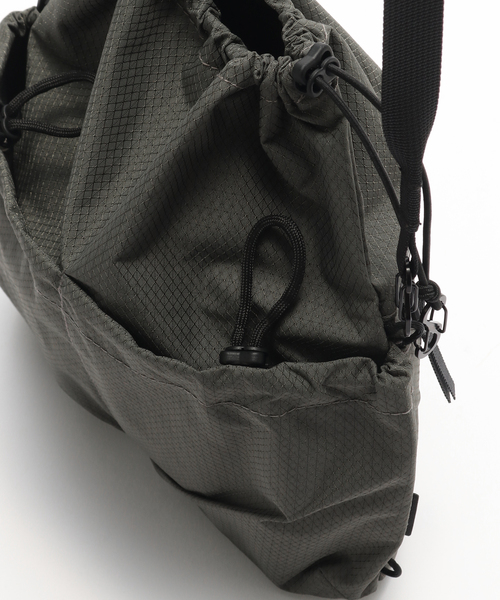 SEALSON(シールソン)の「SEALSON / シールソン H1 2WAY CROSSBODY BAG AGATE GREY(ショルダーバッグ・メンズ・チャコールグレー・FREE)」の6枚目の写真