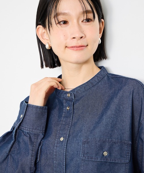 Mac-House（マックハウス）の「Idnes Denim Band-Collar Shirt/デニムバンドカラーシャツ（シャツ/ブラウス・レディース・ブルー/ネイビー・M）」の5枚目の写真