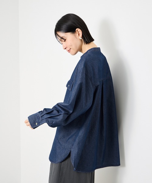 Mac-House（マックハウス）の「Idnes Denim Band-Collar Shirt/デニムバンドカラーシャツ（シャツ/ブラウス・レディース・ブルー/ネイビー・M）」の6枚目の写真