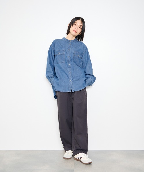 Mac-House（マックハウス）の「Idnes Denim Band-Collar Shirt/デニムバンドカラーシャツ（シャツ/ブラウス・レディース・ブルー/ネイビー・M）」の13枚目の写真