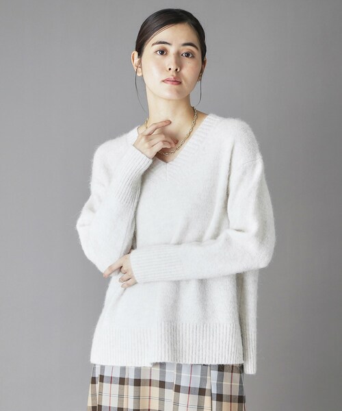 DRESSTERIOR(ドレステリア)の「アルパカブレンドVネックニット(ニット/セーター・レディース・ライトグレー/チャコールグレー/ベビーピンク・38/36/34)」の3枚目の写真