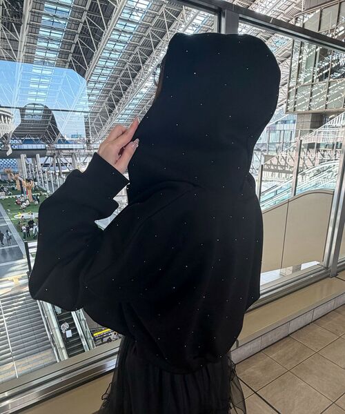 MAJESTIC LEGON（マジェスティックレゴン）の「【セットアップ対応】キラキララインストーンショートパーカー（パーカー・レディース・ブラック/チャコールグレー/ピンク/オフホワイト・MEDIUM）」の17枚目の写真