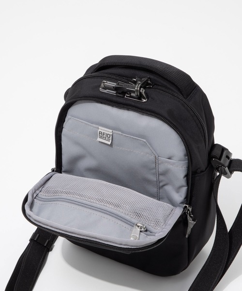 pacsafe(パックセーフ)の「PACKSAFE V Companion Crossbody パックセーフ コンパニオン ショルダーバッグ(ショルダーバッグ・メンズ・ネイビー/ブラック・FREE)」の14枚目の写真
