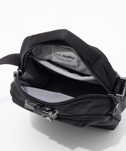 pacsafe(パックセーフ)の「PACKSAFE V Companion Crossbody パックセーフ コンパニオン ショルダーバッグ(ショルダーバッグ・メンズ・ネイビー/ブラック・FREE)」の15枚目の写真