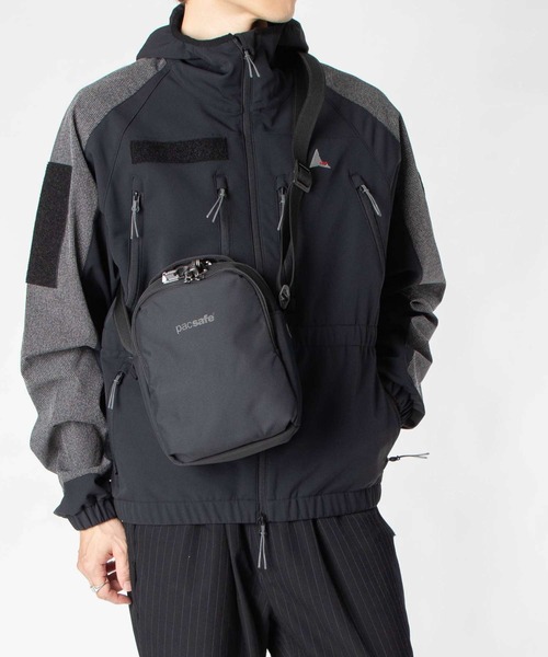 pacsafe(パックセーフ)の「PACKSAFE V Companion Crossbody パックセーフ コンパニオン ショルダーバッグ(ショルダーバッグ・メンズ・ネイビー/ブラック・FREE)」の4枚目の写真
