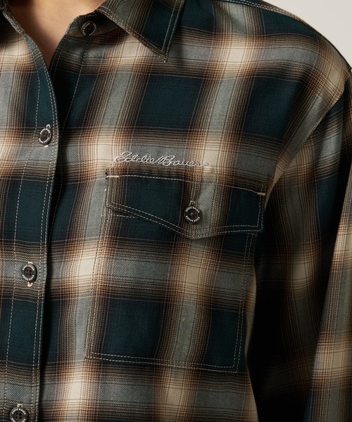 Eddie Bauer(エディーバウアー)の「プレイド ツイル 長袖シャツ(シャツ/ブラウス・レディース・ダークグリーン/ブラック/ライトグレー・M/S/XL/L)」の19枚目の写真