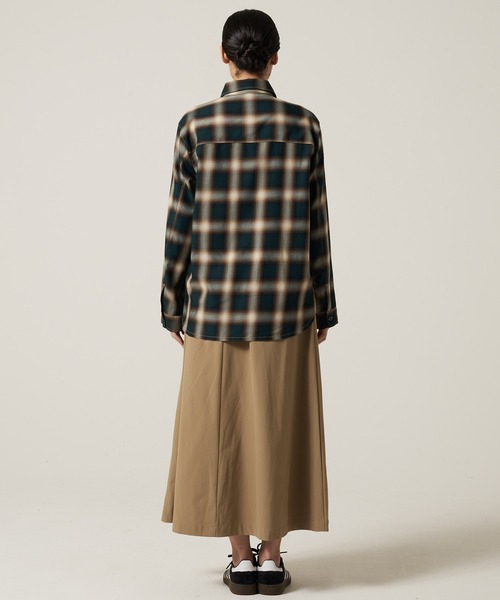 Eddie Bauer(エディーバウアー)の「プレイド ツイル 長袖シャツ(シャツ/ブラウス・レディース・ダークグリーン/ブラック/ライトグレー・M/S/XL/L)」の14枚目の写真