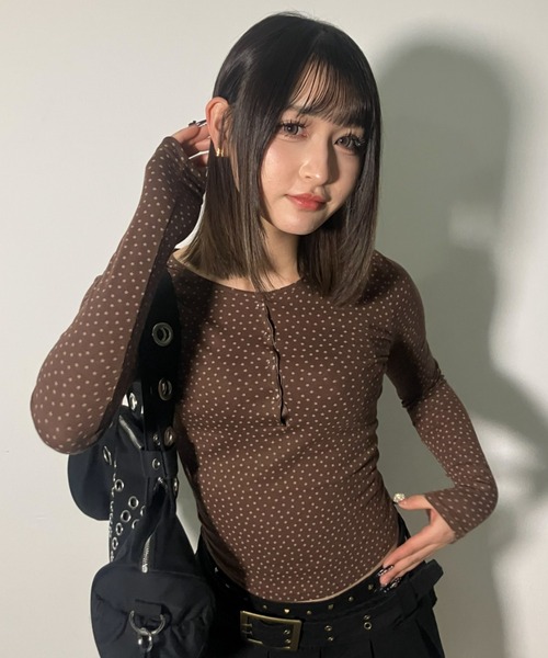 .KOM(ドットコム)の「A'GEM/9 × .kom 『.KOM/ドットケーオーエム』STAR EYELET RIB LONG SLEEVE/スターアイレットリブロングスリーブ(Tシャツ/カットソー・レディース・グレー/ブラウン・FREE)」の13枚目の写真