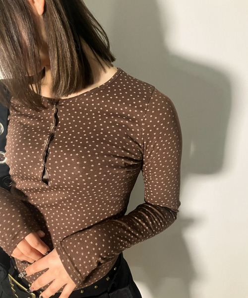 .KOM(ドットコム)の「A'GEM/9 × .kom 『.KOM/ドットケーオーエム』STAR EYELET RIB LONG SLEEVE/スターアイレットリブロングスリーブ(Tシャツ/カットソー・レディース・グレー/ブラウン・FREE)」の15枚目の写真