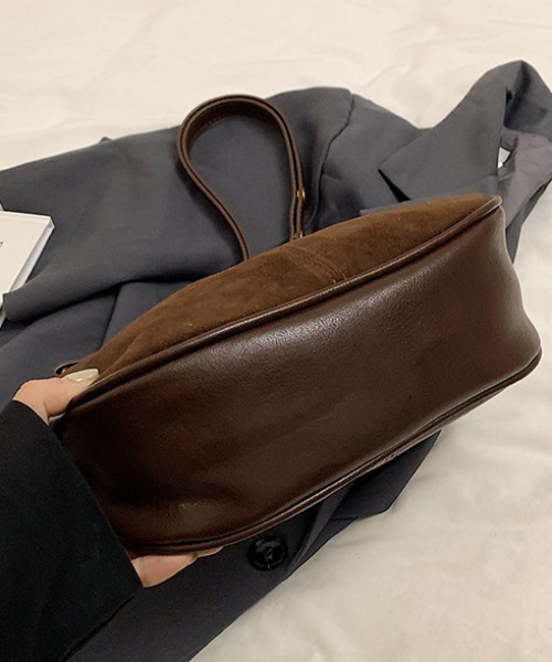 mebole（メボレ）の「スエードハーフムーンショルダーバッグ（ショルダーバッグ・レディース・レッド/キャメル/ブラウン/ブラック・FREE）」の9枚目の写真