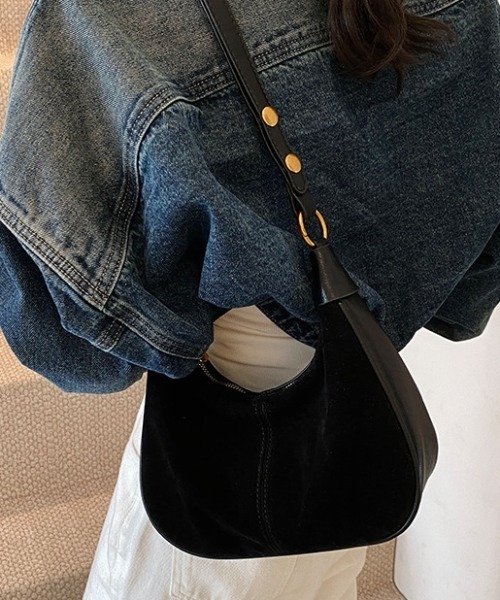 mebole（メボレ）の「スエードハーフムーンショルダーバッグ（ショルダーバッグ・レディース・レッド/キャメル/ブラウン/ブラック・FREE）」の14枚目の写真