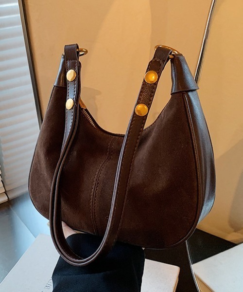 mebole（メボレ）の「スエードハーフムーンショルダーバッグ（ショルダーバッグ・レディース・レッド/キャメル/ブラウン/ブラック・FREE）」の12枚目の写真