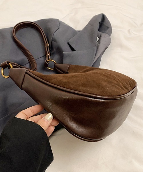 mebole（メボレ）の「スエードハーフムーンショルダーバッグ（ショルダーバッグ・レディース・レッド/キャメル/ブラウン/ブラック・FREE）」の8枚目の写真