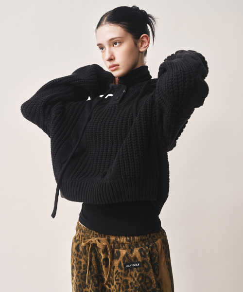 NICK&NICOLE(ニックアンドニコール)の「COZY BUTTON CABLE HOODIE KNIT_BLACK(ニット/セーター・レディース・その他・FREE)」の4枚目の写真