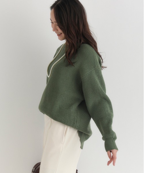 Right-on（ライトオン）の「【HONEYSUCKLE ROSE】畦編みクルーネック セーター (リラックスシルエット/スタイリッシュ/女性らしさ)（ニット/セーター・レディース・ブラック/キナリ/ベージュ/グリーン・M/L/S）」の16枚目の写真