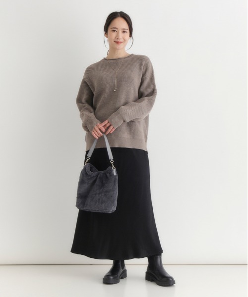 Right-on（ライトオン）の「【HONEYSUCKLE ROSE】畦編みクルーネック セーター (リラックスシルエット/スタイリッシュ/女性らしさ)（ニット/セーター・レディース・ブラック/キナリ/ベージュ/グリーン・M/L/S）」の14枚目の写真