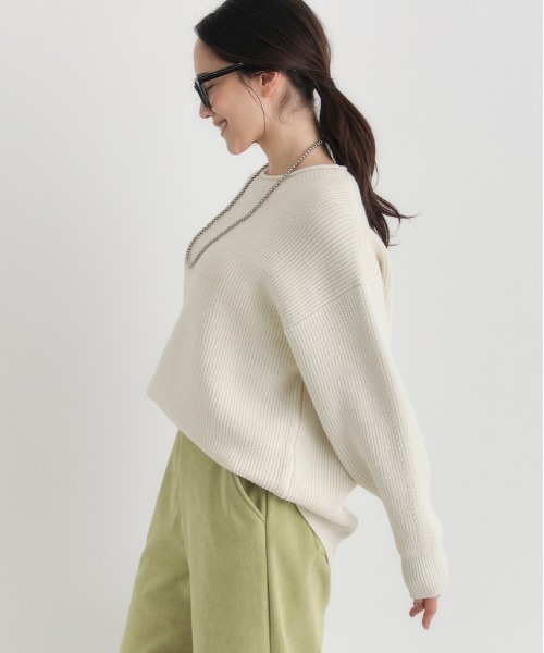 Right-on（ライトオン）の「【HONEYSUCKLE ROSE】畦編みクルーネック セーター (リラックスシルエット/スタイリッシュ/女性らしさ)（ニット/セーター・レディース・ブラック/キナリ/ベージュ/グリーン・M/L/S）」の6枚目の写真