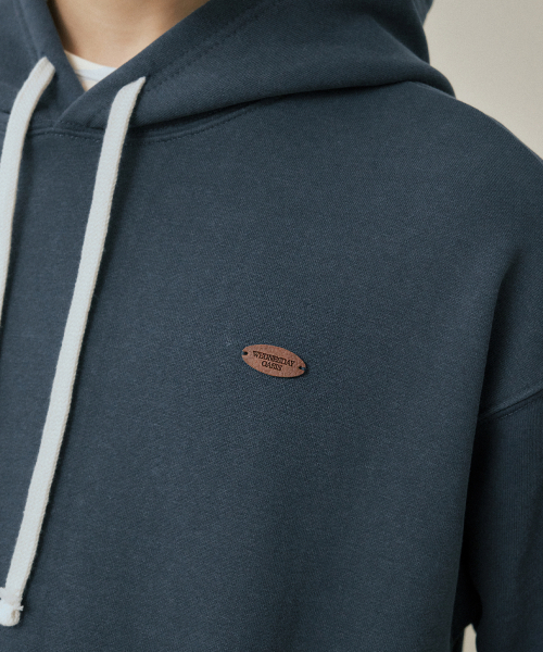 WEDNESDAY OASIS（ウェンズデーオアシス）の「アッシュピグメントフードスウェットシャツ_NAVY(W25-TP34)（パーカー・メンズ・ネイビー・MEDIUM/LARGE）」の4枚目の写真