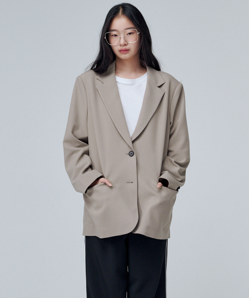 MALOUPE(マロップ)の「2115 ストレッチオーバーサイズジャケット (ベージュ)(テーラードジャケット・レディース・ベージュ・FREE)」の1枚目の写真
