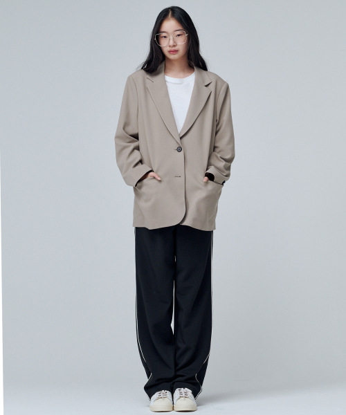 MALOUPE(マロップ)の「2115 ストレッチオーバーサイズジャケット (ベージュ)(テーラードジャケット・レディース・ベージュ・FREE)」の6枚目の写真