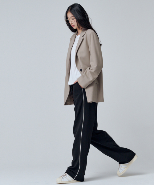 MALOUPE(マロップ)の「2115 ストレッチオーバーサイズジャケット (ベージュ)(テーラードジャケット・レディース・ベージュ・FREE)」の7枚目の写真