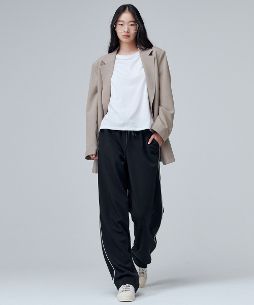 MALOUPE(マロップ)の「2115 ストレッチオーバーサイズジャケット (ベージュ)(テーラードジャケット・レディース・ベージュ・FREE)」の8枚目の写真