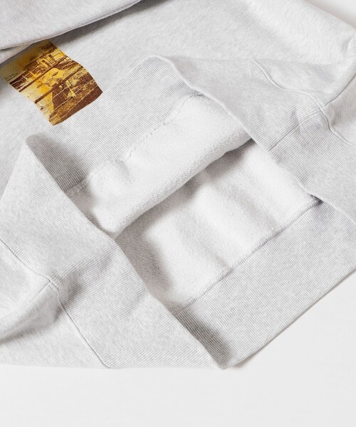 BEAMS T(ビームスティー)の「Emilio Chavez / Hoodie(スウェット・メンズ・ライトグレー・SMALL/MEDIUM/LARGE/X-LARGE)」の6枚目の写真