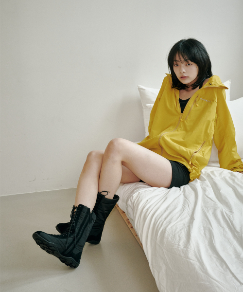BYOTHERS(バイオザーズ)の「Forreal sneakers boots(ブーツ・レディース・ブラック・23cm/23.5cm/24cm/24.5cm/25cm)」の4枚目の写真