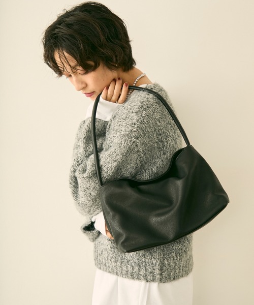 uchi.(ウチ)の「フェイクレザー ワンハンドルバッグ(ショルダーバッグ・レディース・グレー/ブラック/ブラウン・FREE)」の11枚目の写真