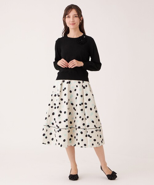 TO BE CHIC（トゥー ビー シック）の「ニットコサージュ プルオーバー（ニット/セーター・レディース・ブラック/ベージュ/グレー系その他・40）」の8枚目の写真