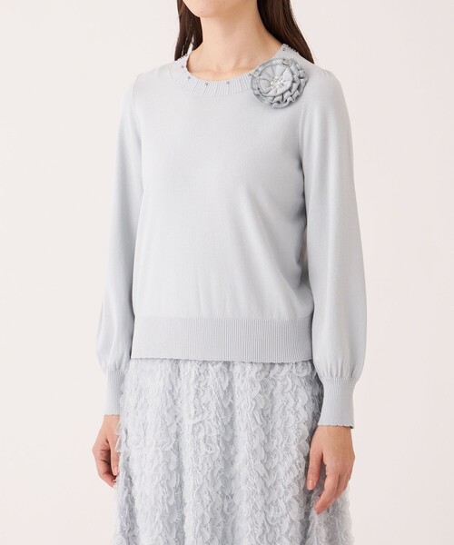 TO BE CHIC（トゥー ビー シック）の「ニットコサージュ プルオーバー（ニット/セーター・レディース・ブラック/ベージュ/グレー系その他・40）」の5枚目の写真