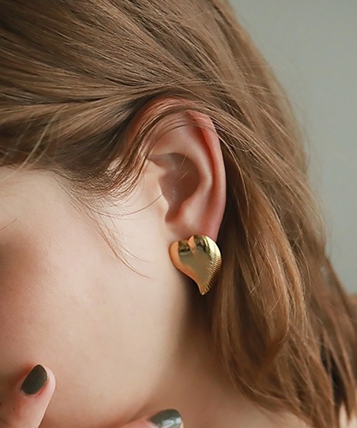 LAPUIS（ラピュイ）の「LAPUIS(ラピュイ) Heart leaf pierced earrings（ピアス（両耳用）・レディース・シルバー/ゴールド・FREE）」の3枚目の写真