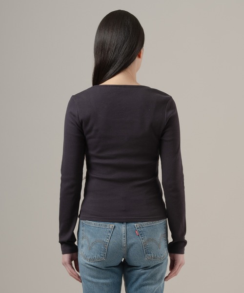 Levi's（リーバイス）の「Levi's/リーバイス エッセンシャル スクエアネック ロングスリーブ Tシャツ（Tシャツ/カットソー・レディース・ブラック・M/S/XS）」の3枚目の写真