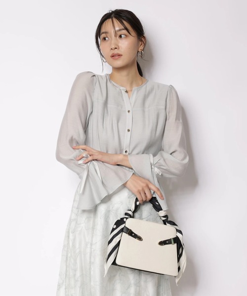 JUSGLITTY(ジャスグリッティー)の「ビスチェディテールシアーブラウス(シャツ/ブラウス・レディース・ブルー/オフホワイト・2/1)」の22枚目の写真