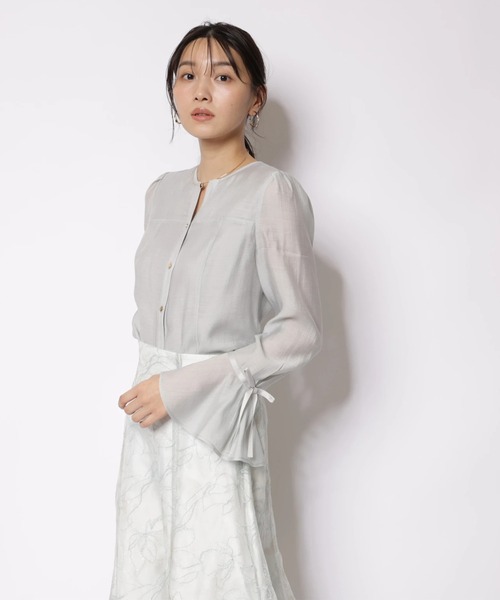 JUSGLITTY(ジャスグリッティー)の「ビスチェディテールシアーブラウス(シャツ/ブラウス・レディース・ブルー/オフホワイト・2/1)」の10枚目の写真